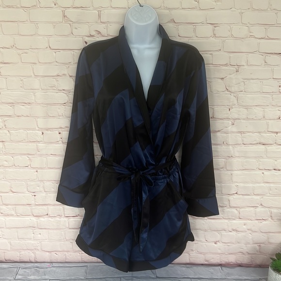 Victoria’s Secret romper faux wrap satin jumper pajama size small petite - Picture 3 of 10